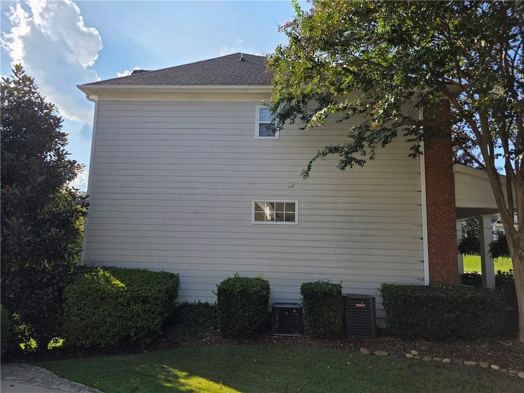5 bedroom, 3 bathroom, 3,403 sq ft single family residence for sale at 3285 Emma Marie Place, Buford, GA 30519 — photo 5