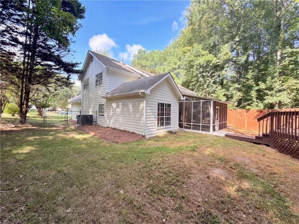 4 bedroom, 3 bathroom, 1,892 sq ft single family residence for sale at 901 Lauren Kay Court, Lawrenceville, GA 30046 — photo 5