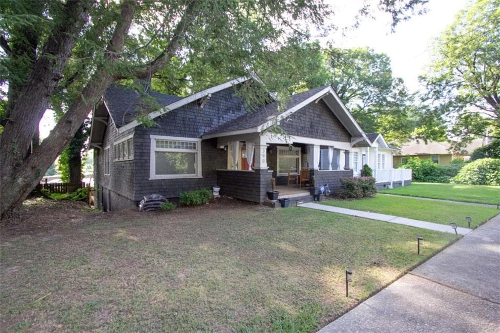 4 bedroom, 3 bathroom, 2,300 sq ft single family residence for sale at 390 Holderness Street, Atlanta, GA 30310 — photo 3