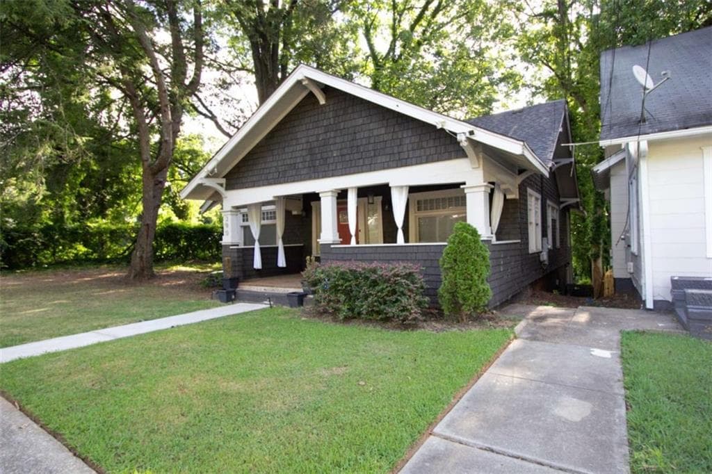 4 bedroom, 3 bathroom, 2,300 sq ft single family residence for sale at 390 Holderness Street, Atlanta, GA 30310 — photo 4