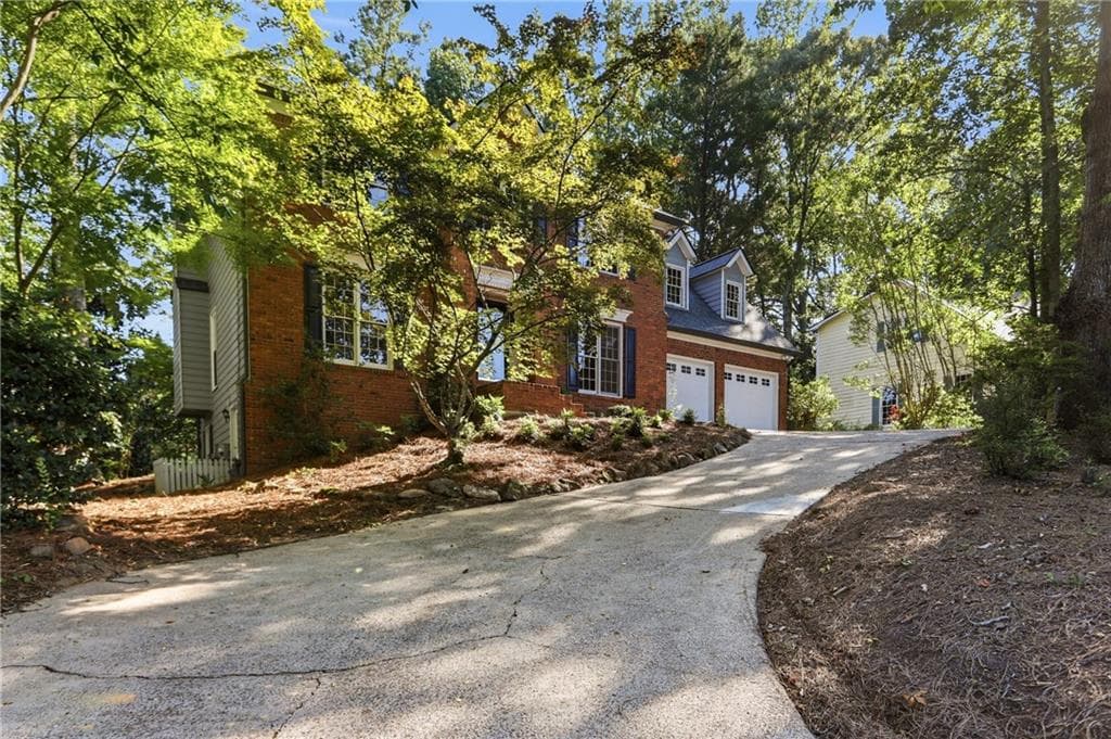 5 bedroom, 3 bathroom, 3,415 sq ft single family residence for sale at 2696 S Arbor Drive, Marietta, GA 30066 — photo 2