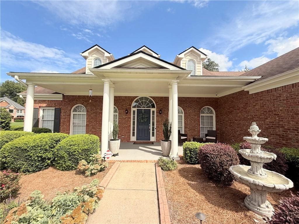 4 bedroom, 3 bathroom, 2,972 sq ft single family residence under contract at 1353 Arbor Bluff Court, Lawrenceville, GA 30045 — photo 3