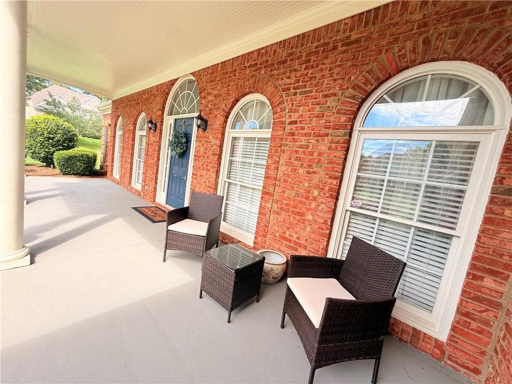 4 bedroom, 3 bathroom, 2,972 sq ft single family residence under contract at 1353 Arbor Bluff Court, Lawrenceville, GA 30045 — photo 4