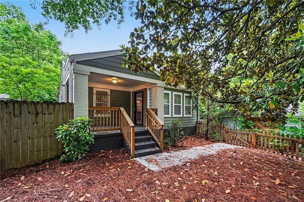 2 bedroom, 2 bathroom, 1,029 sq ft single family residence for rent at 293 Griffin Street, Atlanta, GA 30314 for $2,200 a month — photo 1 of 14