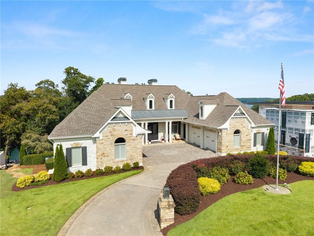6 bedroom, 7 bathroom, 7,725 sq ft single family residence for sale at 9230 Arbourlac Lane, Gainesville, GA 30506 — photo 4