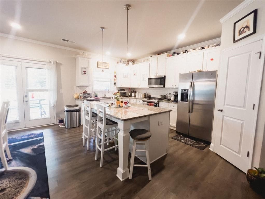 7 bedroom, 4 bathroom, 3,912 sq ft single family residence for sale at 295 Stonecreek Parkway, Covington, GA 30016 — photo 5