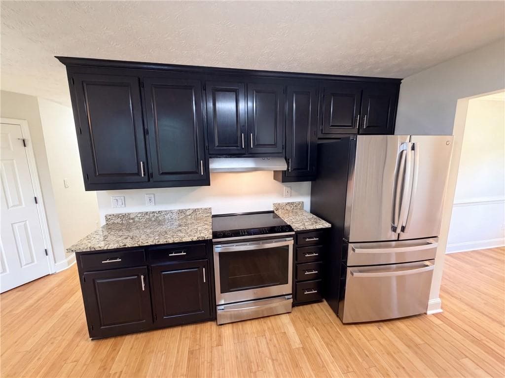 3 bedroom, 3 bathroom, 2,632 sq ft single family residence for sale at 5410 Windswept Trace, Buford, GA 30518 — photo 2