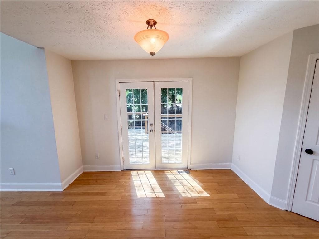 3 bedroom, 3 bathroom, 2,632 sq ft single family residence for sale at 5410 Windswept Trace, Buford, GA 30518 — photo 8