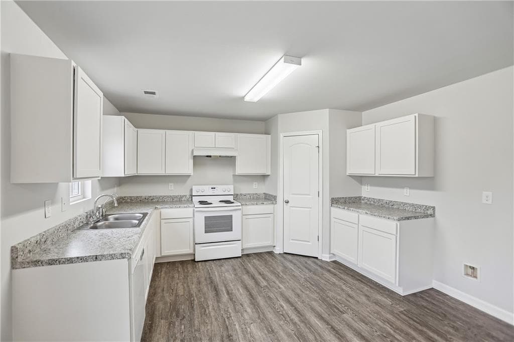 4 bedroom, 3 bathroom, 2,031 sq ft single family residence for sale at 4036 Liberty Estates Drive, Macon, GA 31216 — photo 3