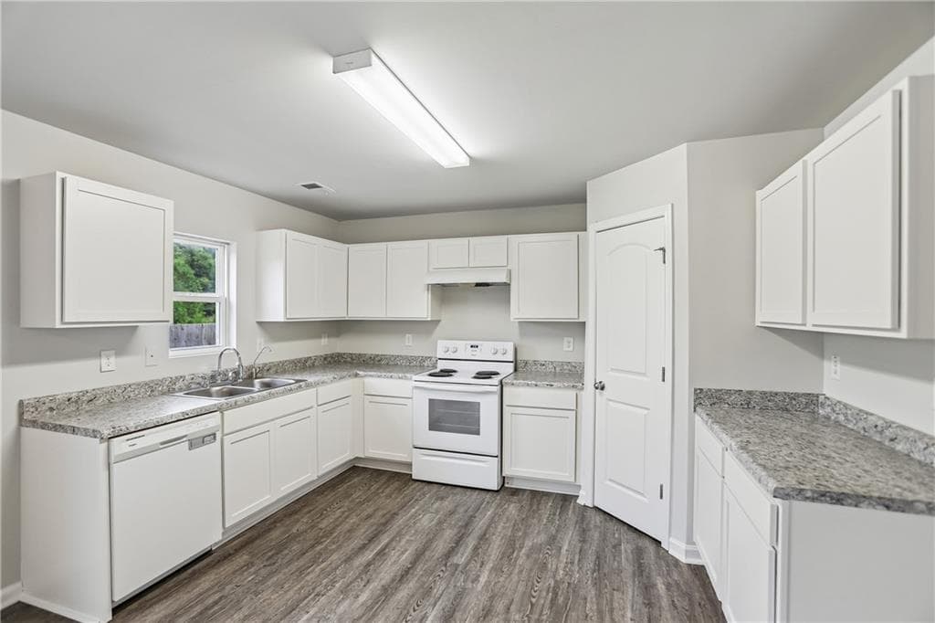 4 bedroom, 3 bathroom, 2,031 sq ft single family residence for sale at 4036 Liberty Estates Drive, Macon, GA 31216 — photo 9