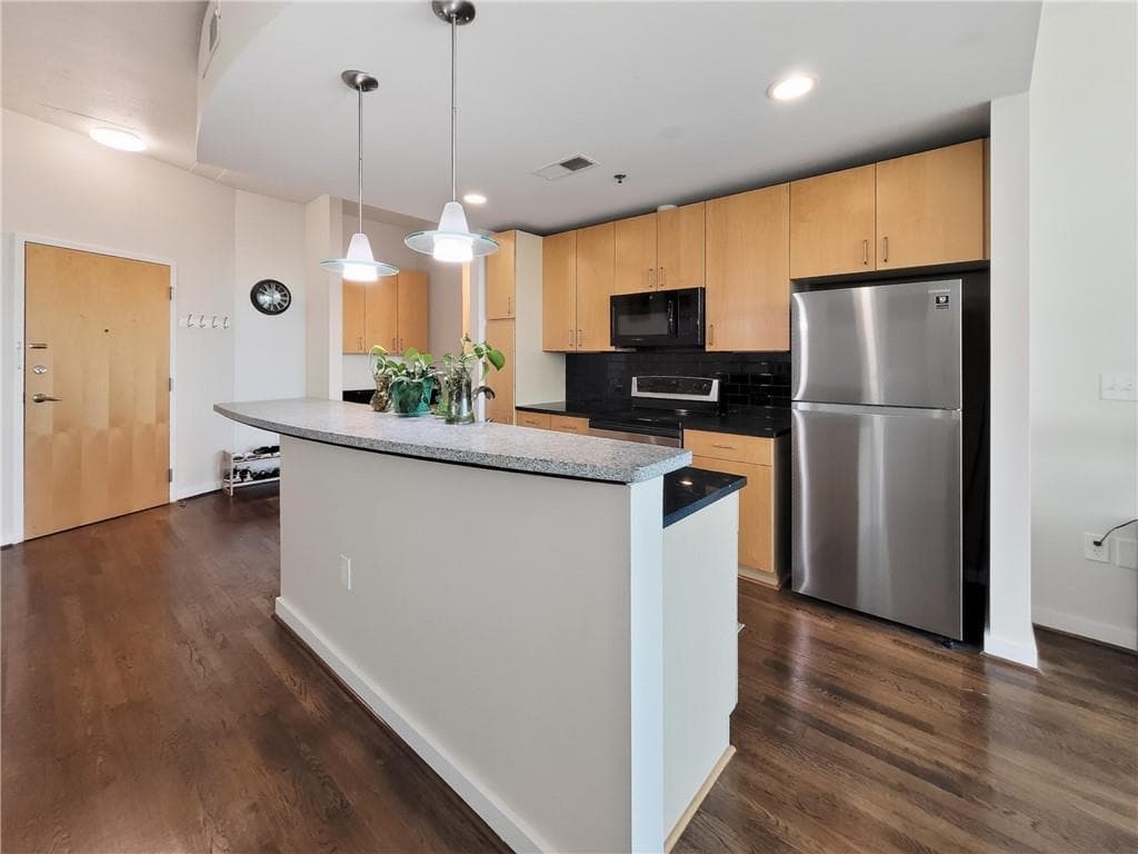 1 bedroom, 1 bathroom, 816 sq ft condominium for rent at 361 17th Street 1710, Atlanta, GA 30363 for $2,050 a month — photo 6