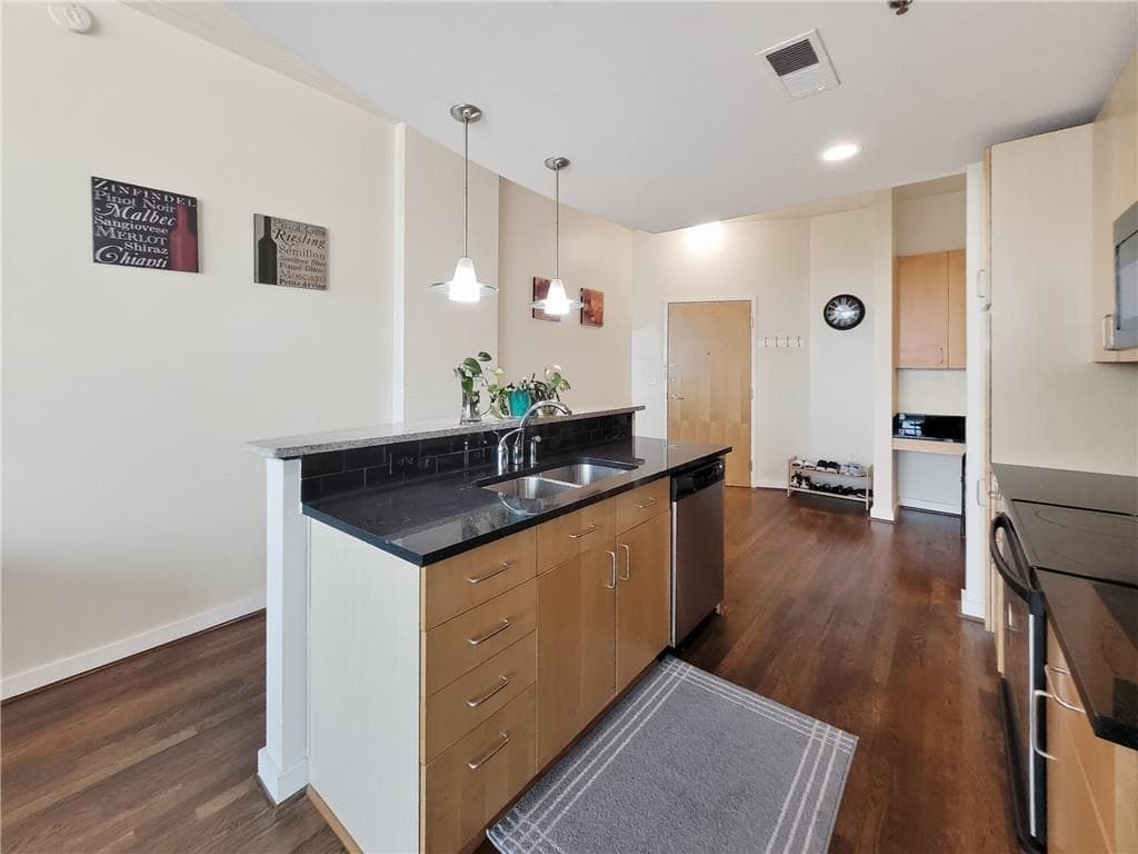 1 bedroom, 1 bathroom, 816 sq ft condominium for rent at 361 17th Street 1710, Atlanta, GA 30363 for $2,050 a month — photo 8
