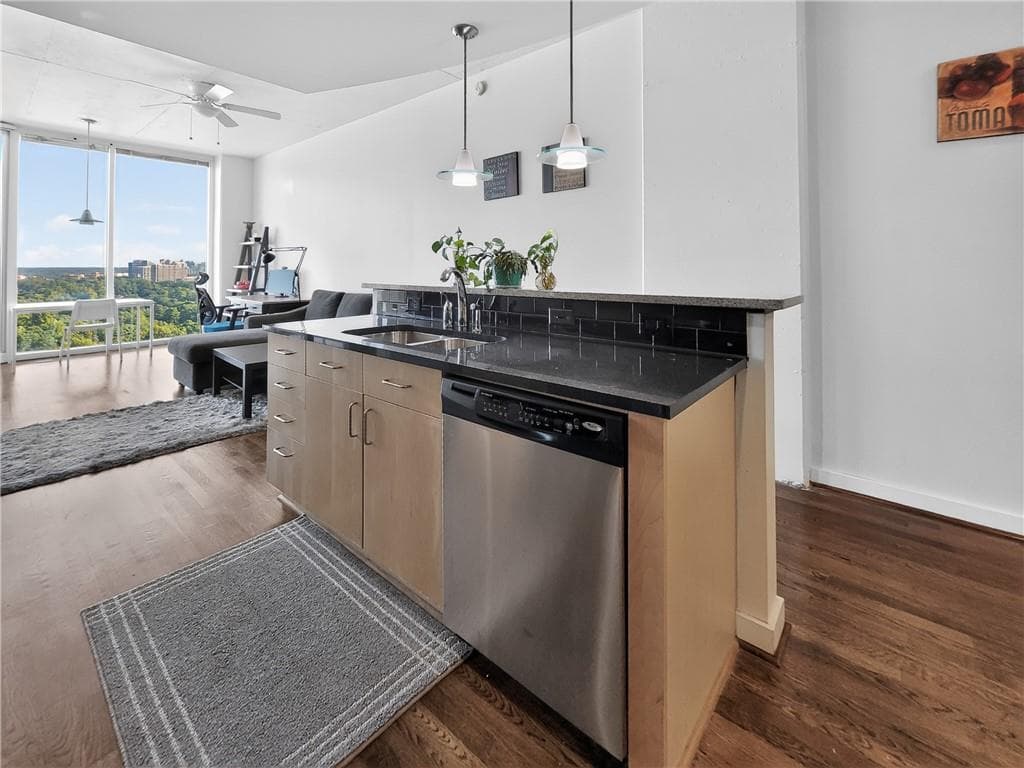 1 bedroom, 1 bathroom, 816 sq ft condominium for rent at 361 17th Street 1710, Atlanta, GA 30363 for $2,050 a month — photo 9