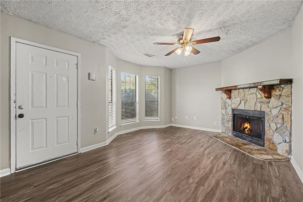 3 bedroom, 3 bathroom, 1,332 sq ft townhouse for sale at 3558 Hopkins Court, Powder Springs, GA 30127 — photo 3