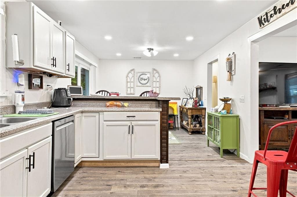 3 bedroom, 2 bathroom, 1,392 sq ft single family residence for sale at 584 Church Road, Calhoun, GA 30701 — photo 6