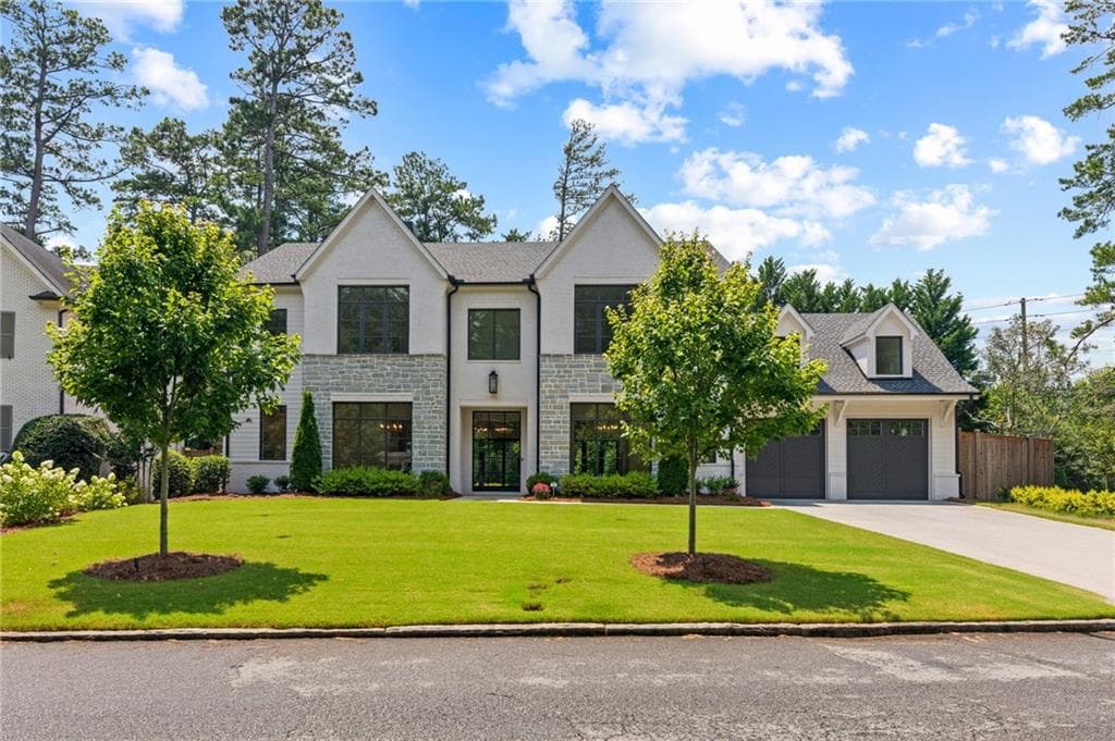5 bedroom, 6 bathroom, 6,365 sq ft single family residence for sale at 4550 Jolyn Place, Sandy Springs, GA 30342 — photo 2