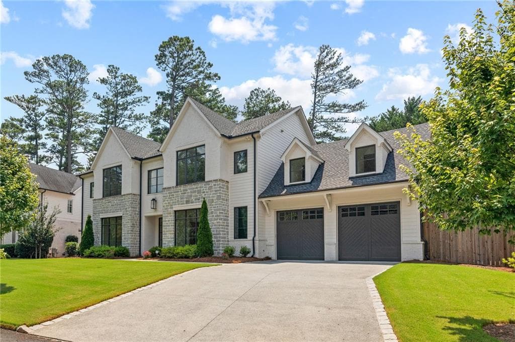 5 bedroom, 6 bathroom, 6,365 sq ft single family residence for sale at 4550 Jolyn Place, Sandy Springs, GA 30342 — photo 3