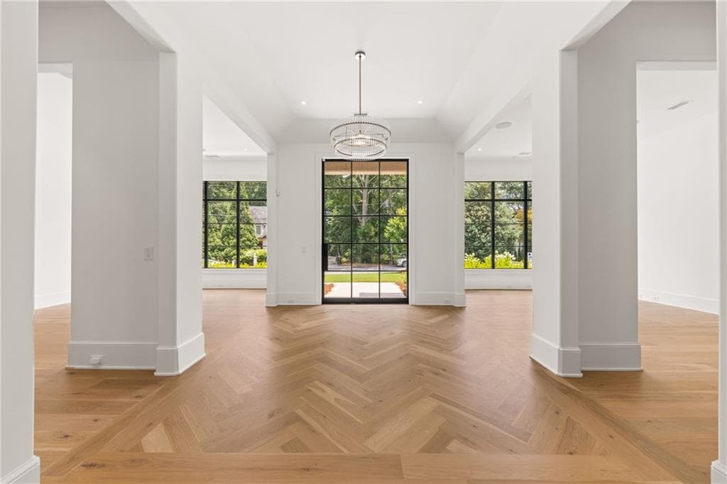 5 bedroom, 6 bathroom, 6,365 sq ft single family residence for sale at 4550 Jolyn Place, Sandy Springs, GA 30342 — photo 6