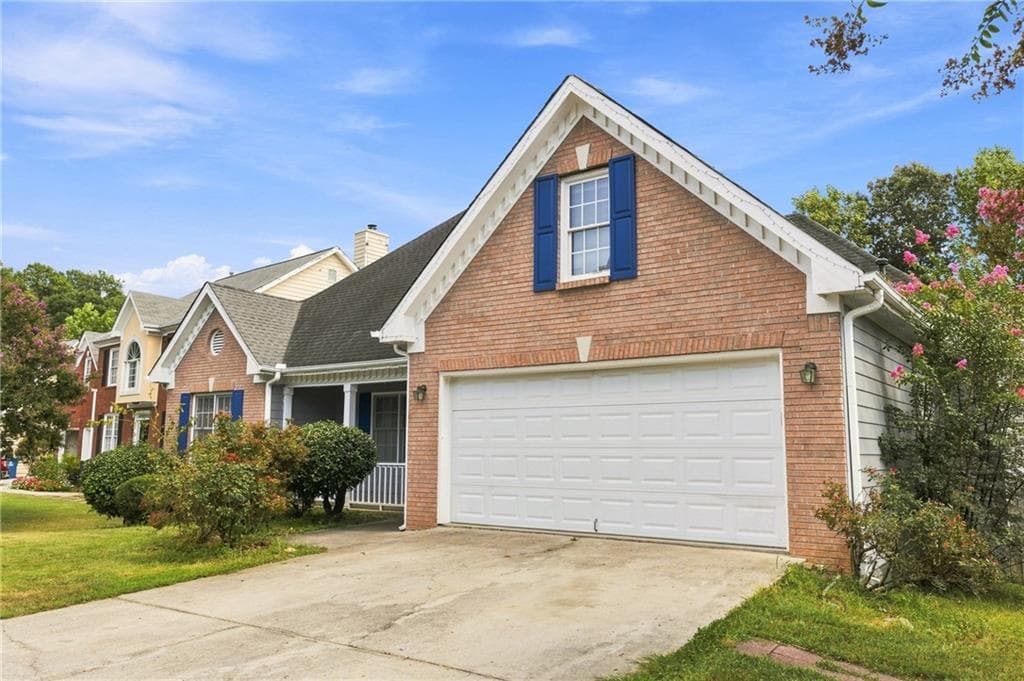6 bedroom, 4 bathroom, 3,817 sq ft single family residence for sale at 40 Jessamine Trail, Lawrenceville, GA 30046 — photo 2