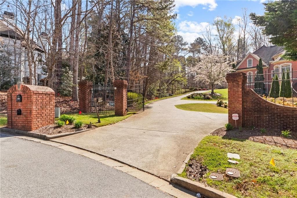 6 bedroom, 7 bathroom, 7,552 sq ft single family residence for sale at 4680 Hamden Forest Drive, Atlanta, GA 30331 — photo 7