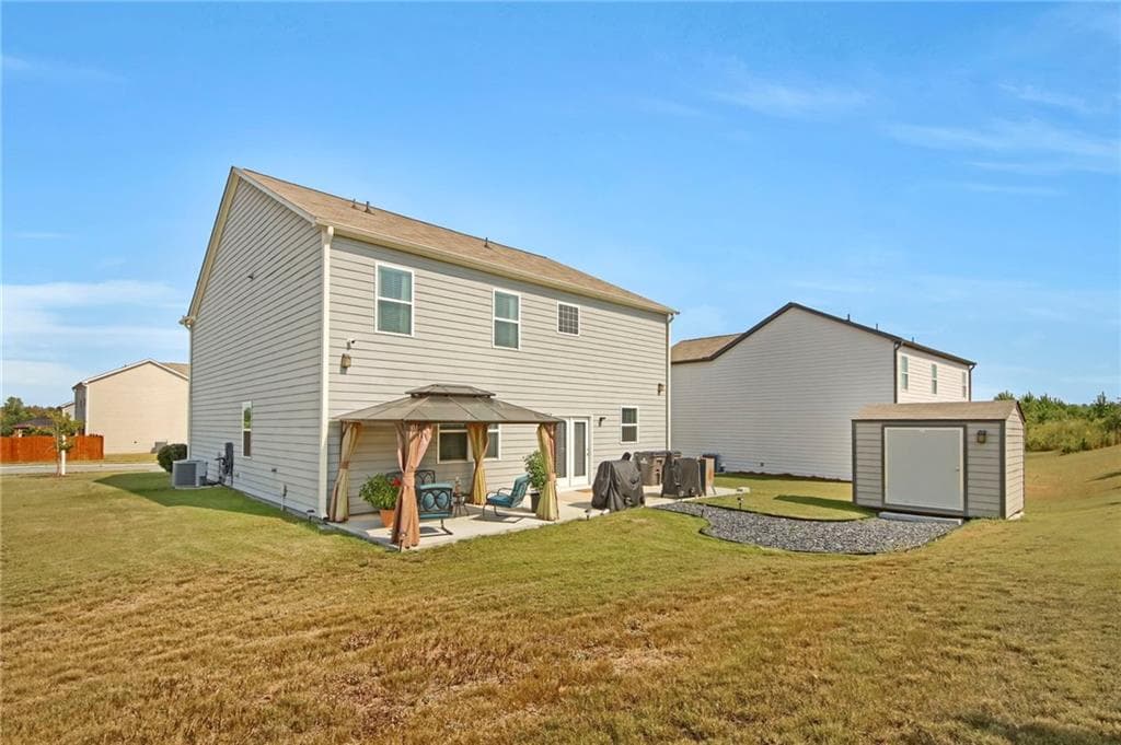 5 bedroom, 3 bathroom, 2,802 sq ft single family residence under contract at 6806 Creekgate Way, Douglasville, GA 30134 — photo 3