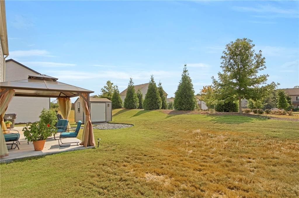 5 bedroom, 3 bathroom, 2,802 sq ft single family residence under contract at 6806 Creekgate Way, Douglasville, GA 30134 — photo 4