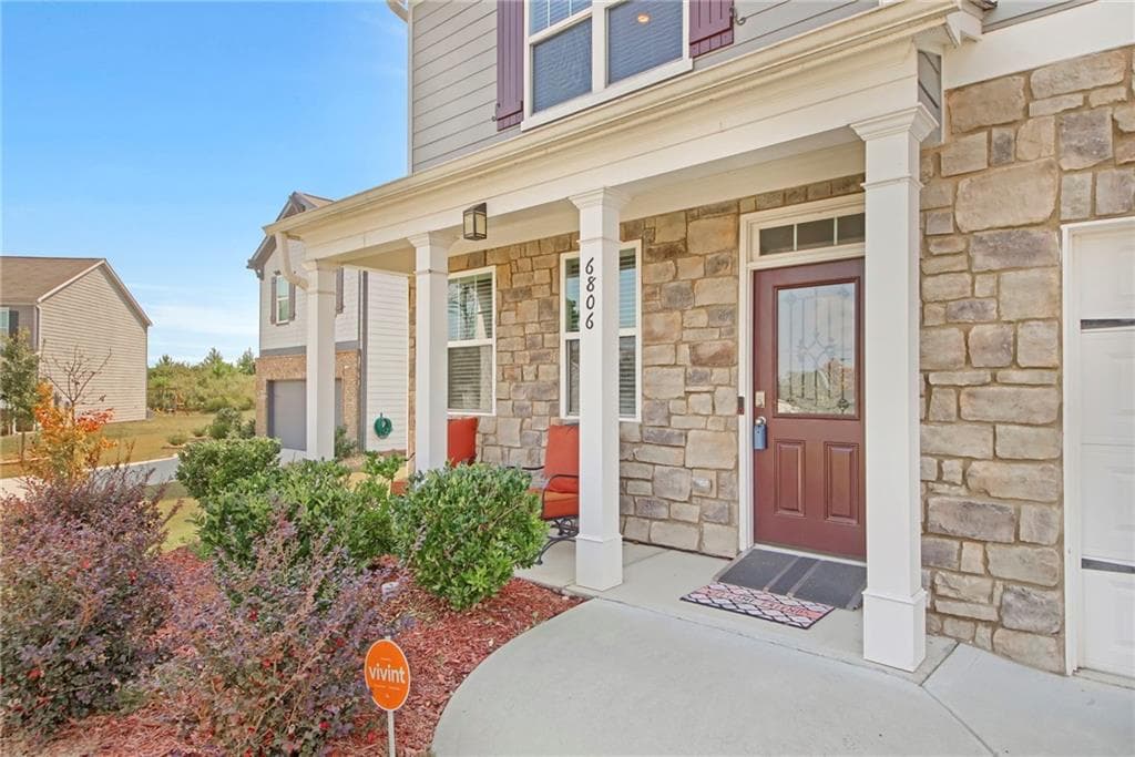 5 bedroom, 3 bathroom, 2,802 sq ft single family residence under contract at 6806 Creekgate Way, Douglasville, GA 30134 — photo 5