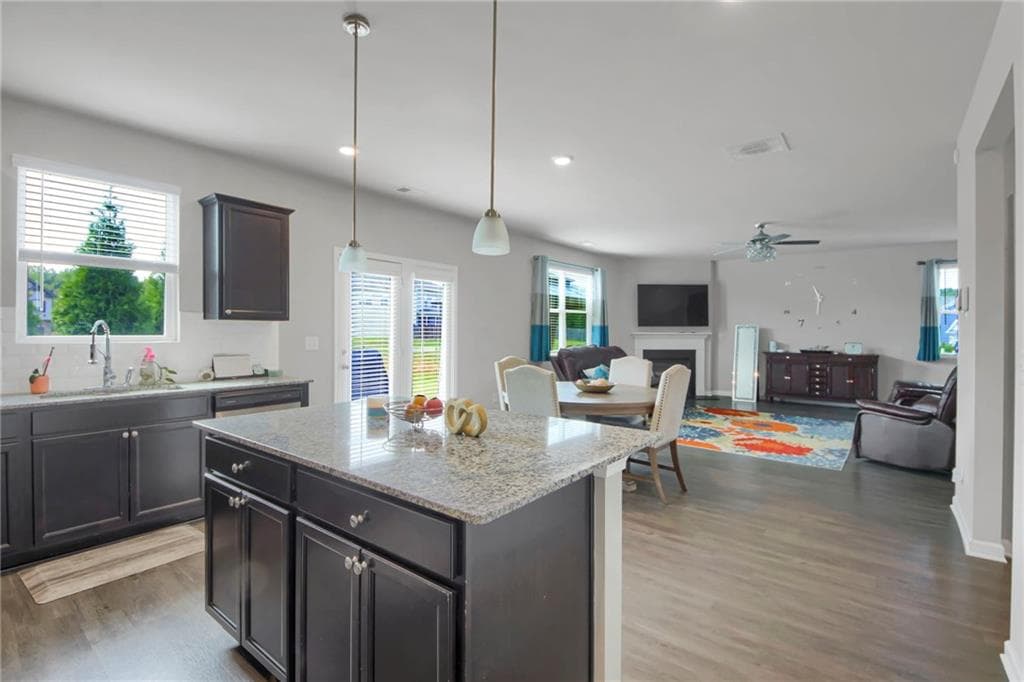5 bedroom, 3 bathroom, 2,802 sq ft single family residence under contract at 6806 Creekgate Way, Douglasville, GA 30134 — photo 9