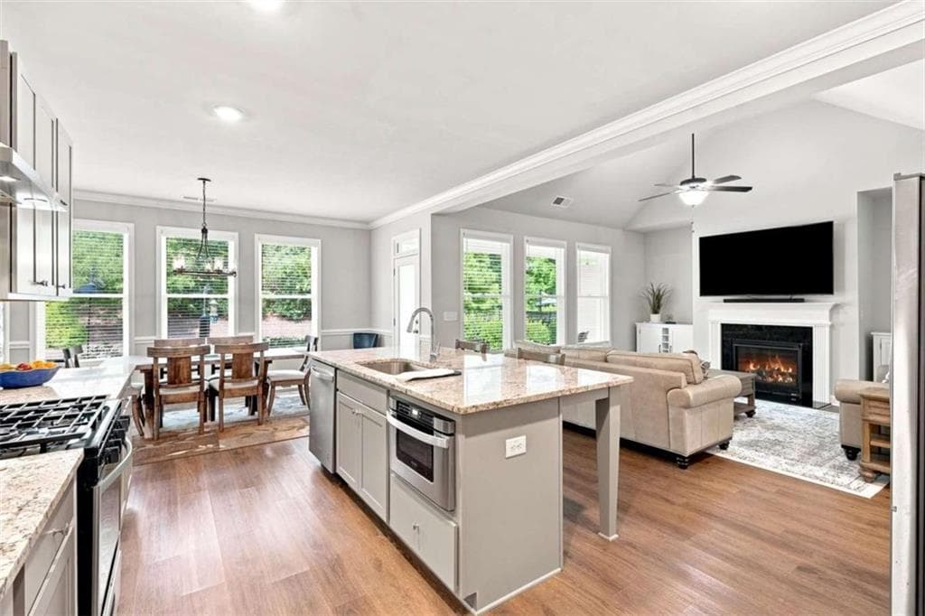 4 bedroom, 3 bathroom, 2,629 sq ft single family residence for sale at 252 Saratoga Drive, Acworth, GA 30102 — photo 4