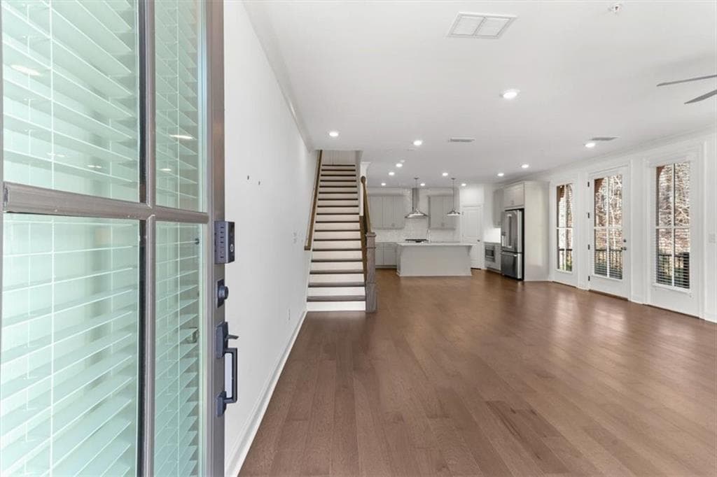 3 bedroom, 4 bathroom, 2,268 sq ft townhouse for sale at 445 Olmstead Way, Alpharetta, GA 30022 — photo 4