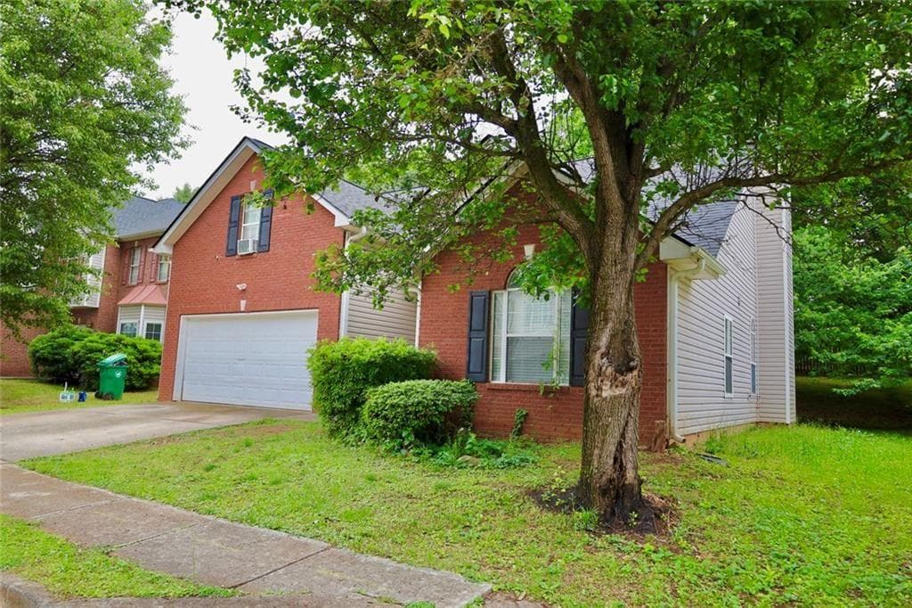 4 bedroom, 2 bathroom, 2,440 sq ft single family residence for sale at 876 Ashton Oak Circle, Stone Mountain, GA 30083 — photo 2