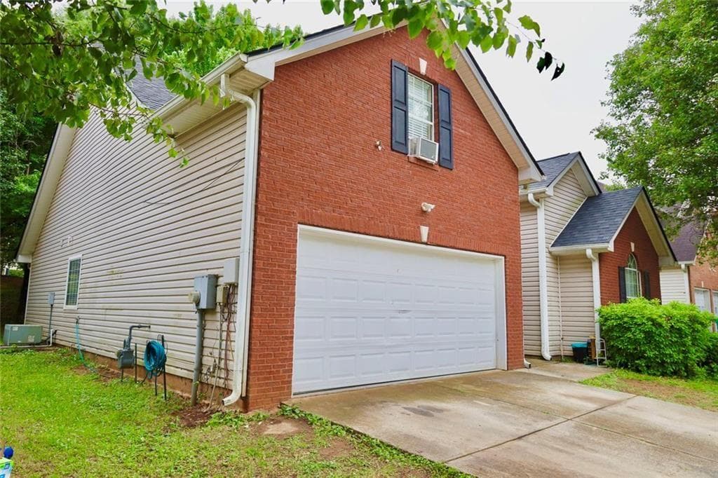 4 bedroom, 2 bathroom, 2,440 sq ft single family residence for sale at 876 Ashton Oak Circle, Stone Mountain, GA 30083 — photo 3
