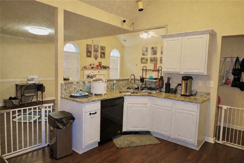 4 bedroom, 2 bathroom, 2,440 sq ft single family residence for sale at 876 Ashton Oak Circle, Stone Mountain, GA 30083 — photo 10