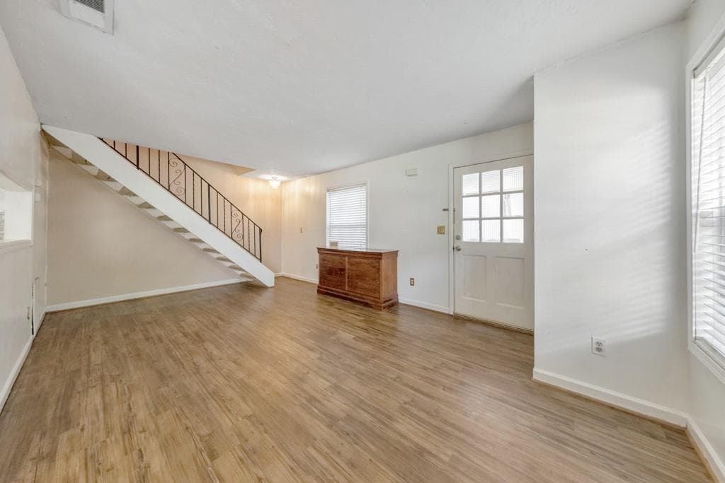 2 bedroom, 1 bathroom, 969 sq ft condominium for sale at 1313 Surrey Lane, Marietta, GA 30008 — photo 4