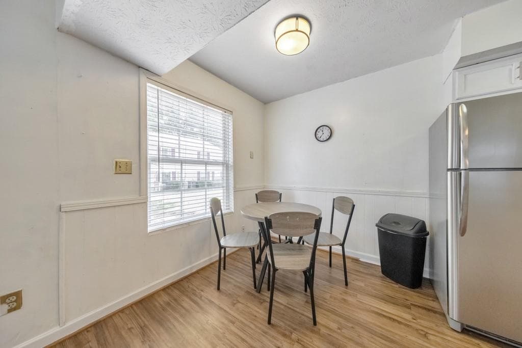 2 bedroom, 1 bathroom, 969 sq ft condominium for sale at 1313 Surrey Lane, Marietta, GA 30008 — photo 6