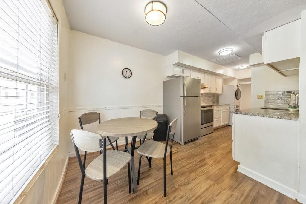 2 bedroom, 1 bathroom, 969 sq ft condominium for sale at 1313 Surrey Lane, Marietta, GA 30008 — photo 7