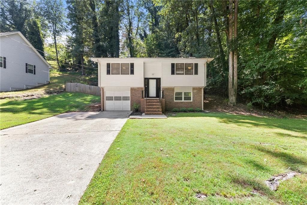 3 bedroom, 2 bathroom, 1,586 sq ft single family residence for sale at 1421 Northwood Circle, Gainesville, GA 30501 — photo 2