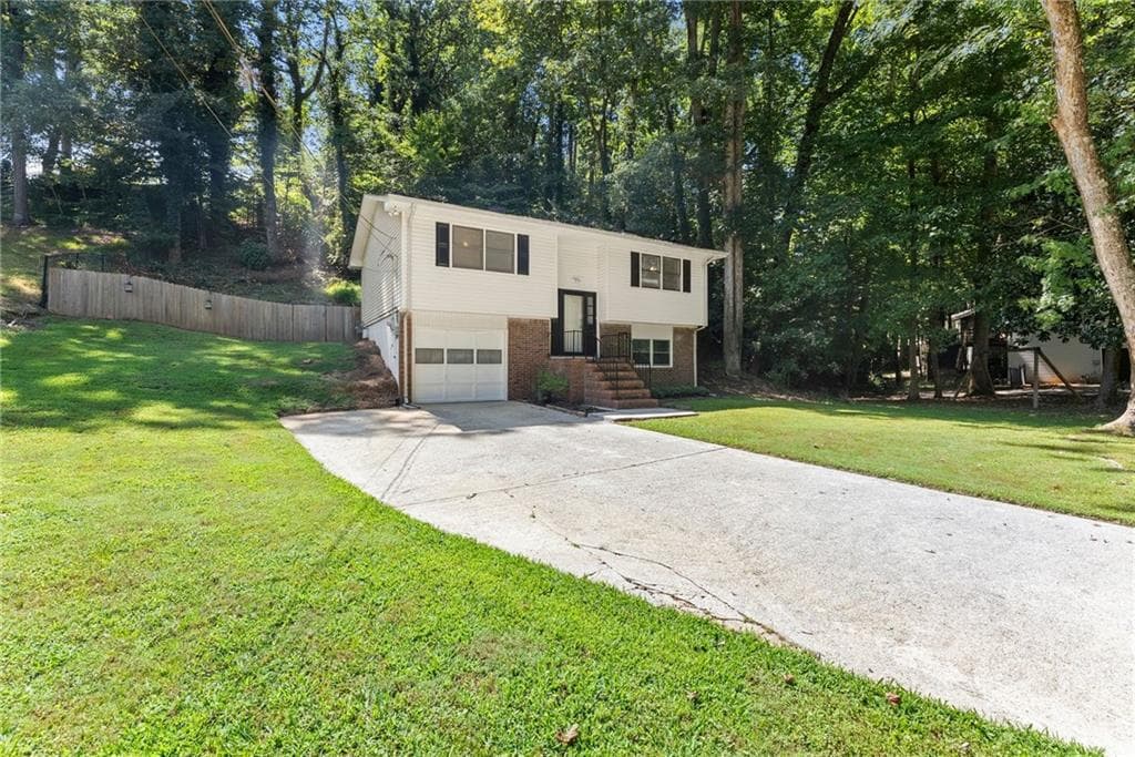 3 bedroom, 2 bathroom, 1,586 sq ft single family residence for sale at 1421 Northwood Circle, Gainesville, GA 30501 — photo 4