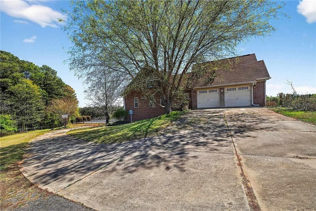5 bedroom, 5 bathroom, 4,381 sq ft single family residence under contract at 360 Happy Hill Road, Carrollton, GA 30016 — photo 3