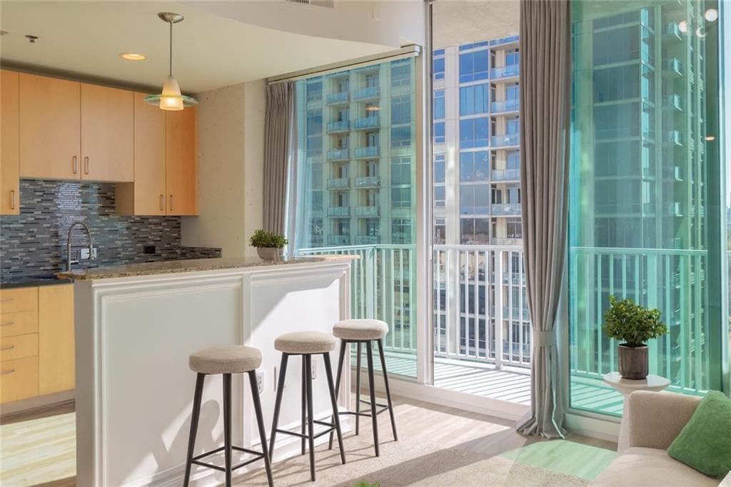 1 bedroom, 1 bathroom, 722 sq ft condominium for sale at 361 17th Street 1309, Atlanta, GA 30363 — photo 3