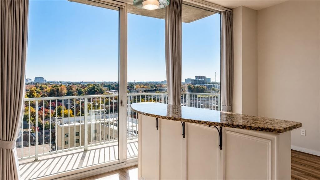 1 bedroom, 1 bathroom, 722 sq ft condominium for sale at 361 17th Street 1309, Atlanta, GA 30363 — photo 5