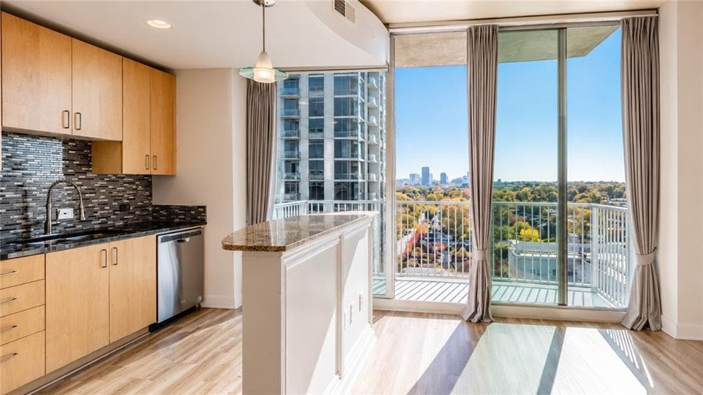 1 bedroom, 1 bathroom, 722 sq ft condominium for sale at 361 17th Street 1309, Atlanta, GA 30363 — photo 6