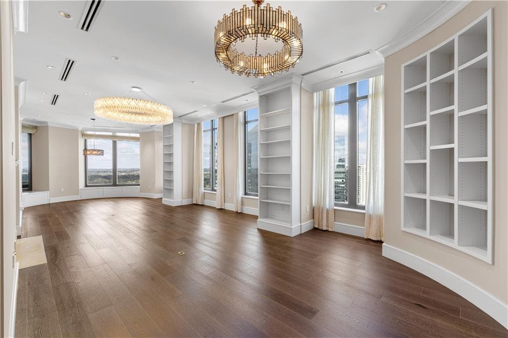 3 bedroom, 4 bathroom, 2,999 sq ft condominium for sale at 3376 Peachtree Road 35A, Atlanta, GA 30326 — photo 2