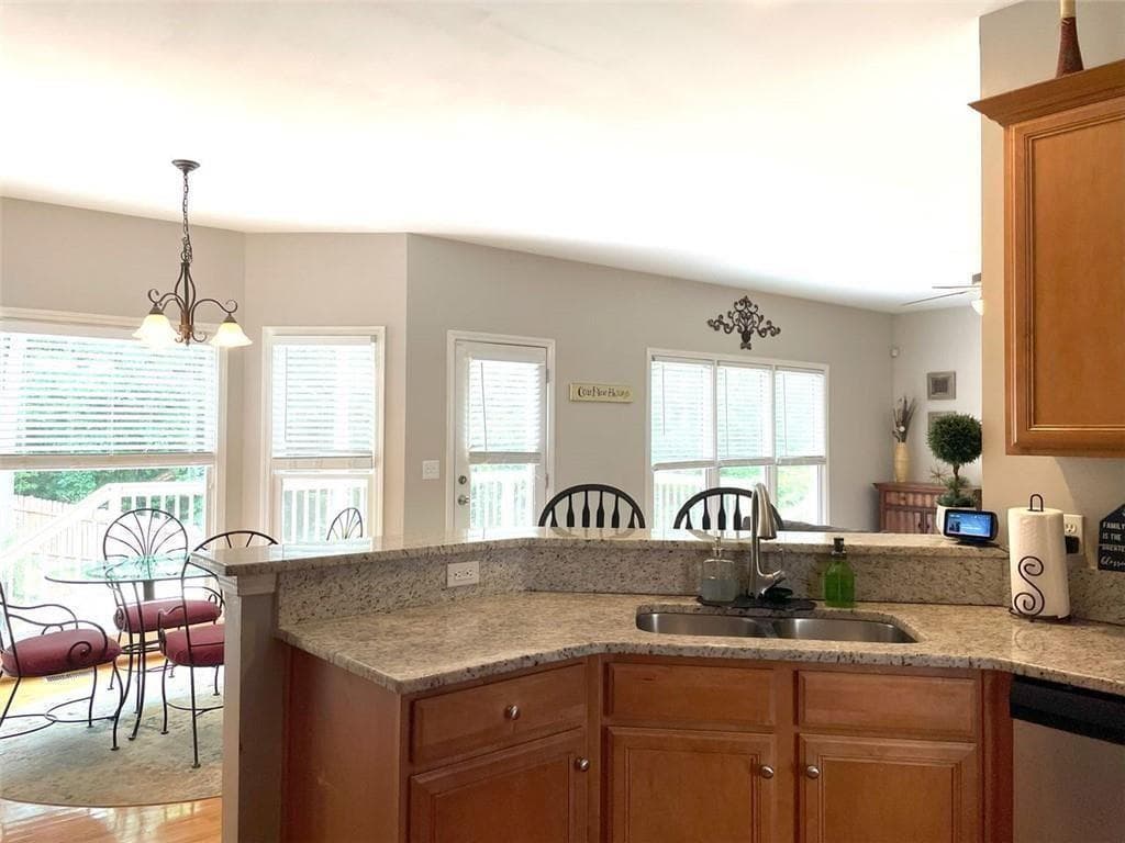 6 bedroom, 4 bathroom, 3,950 sq ft single family residence under contract at 107 Sedgefield Overlook, Dallas, GA 30157 — photo 7