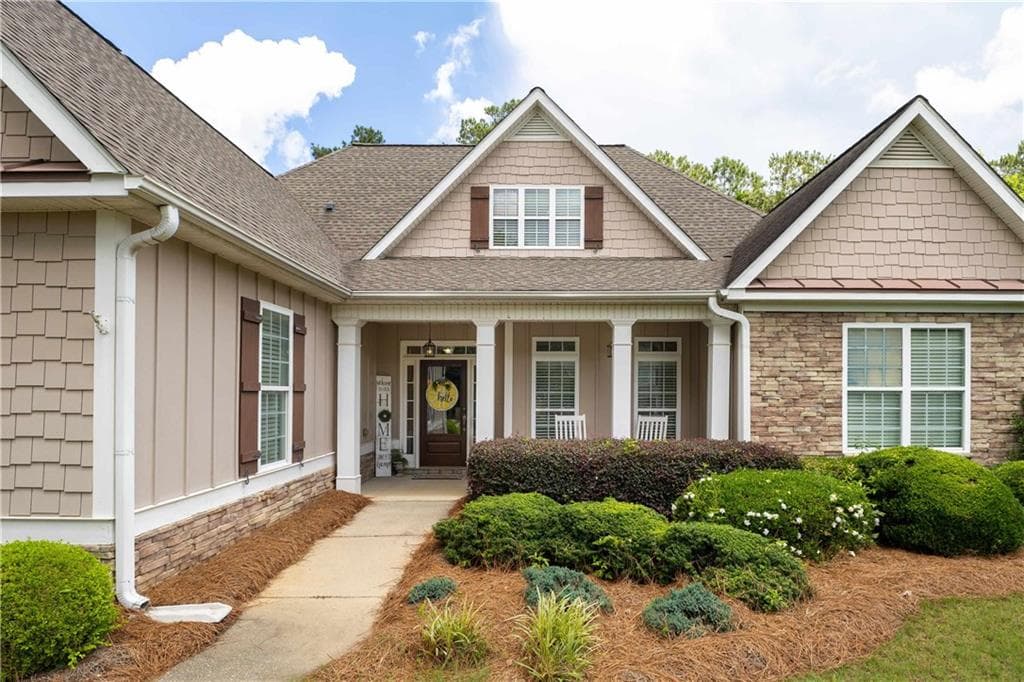 4 bedroom, 3 bathroom, 2,712 sq ft single family residence under contract at 112 Caraway Road, Locust Grove, GA 30248 — photo 2