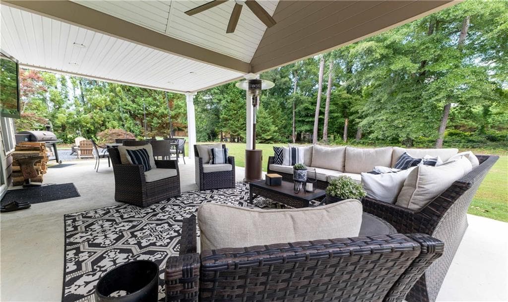 4 bedroom, 3 bathroom, 2,712 sq ft single family residence under contract at 112 Caraway Road, Locust Grove, GA 30248 — photo 6