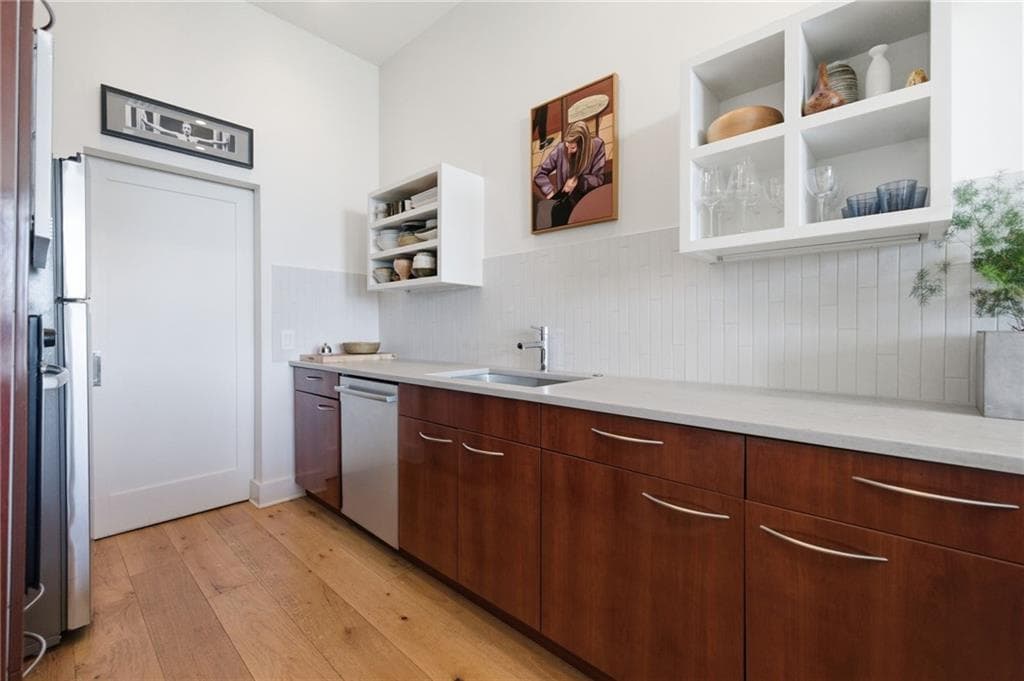 1 bedroom, 1 bathroom, 964 sq ft condominium for sale at 3820 Roswell Road 1012, Atlanta, GA 30342 — photo 9