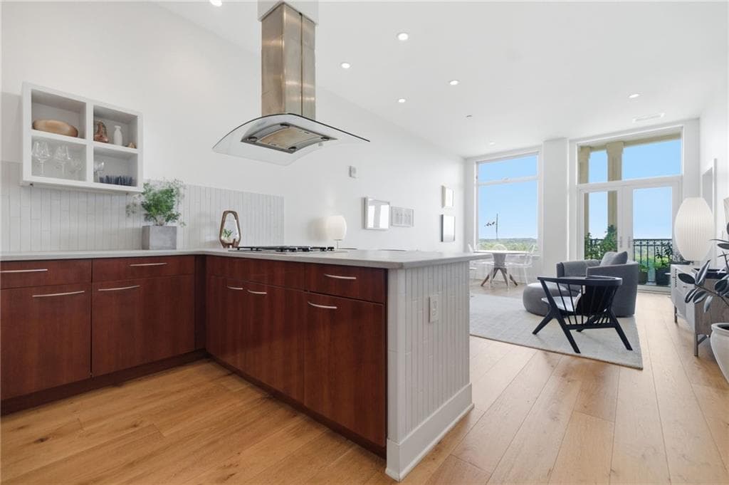 1 bedroom, 1 bathroom, 964 sq ft condominium for sale at 3820 Roswell Road 1012, Atlanta, GA 30342 — photo 4