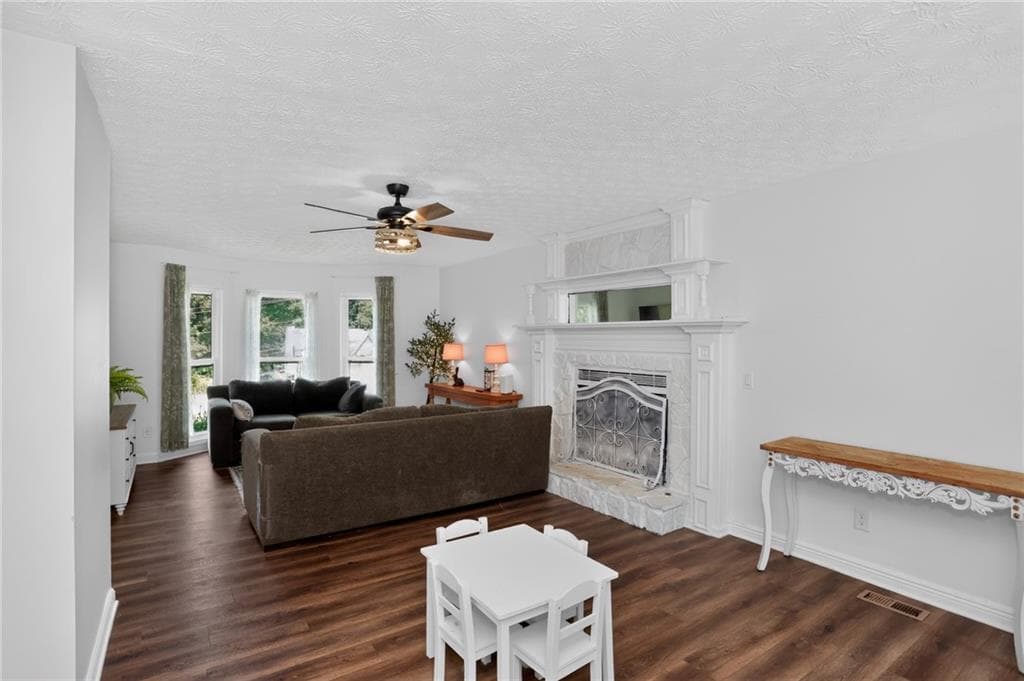 3 bedroom, 3 bathroom, 1,638 sq ft single family residence for sale at 222 Valley Brook Drive, Woodstock, GA 30188 — photo 6
