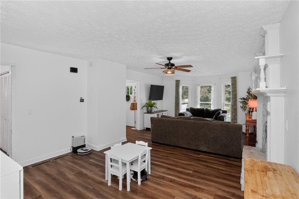 3 bedroom, 3 bathroom, 1,638 sq ft single family residence for sale at 222 Valley Brook Drive, Woodstock, GA 30188 — photo 5
